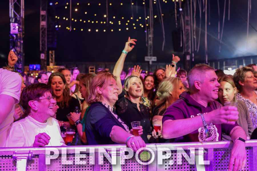 Publiek    Bezoekers (97)